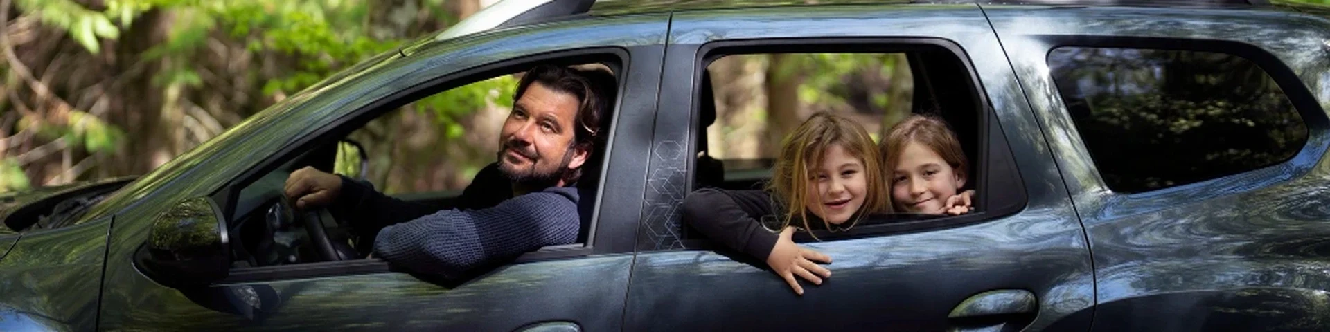une famille en voiture