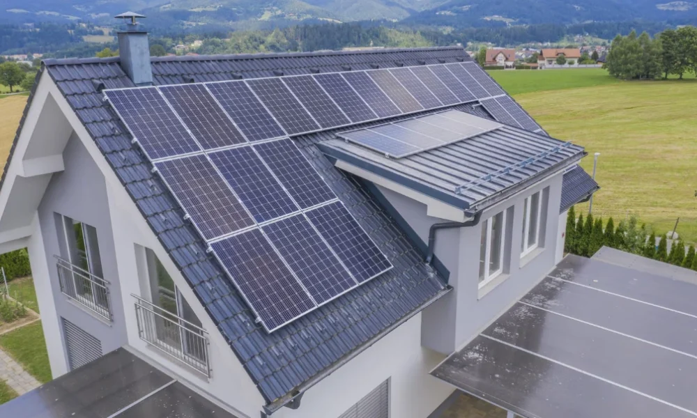 Panneaux solaires et batteries domestiques : un investissement intéressant ?